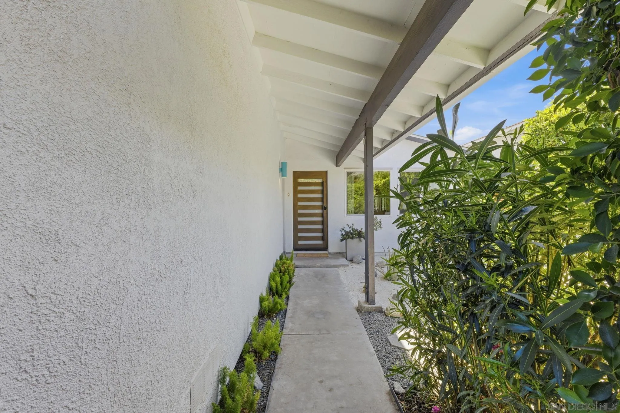 53640 Avenida Rubio