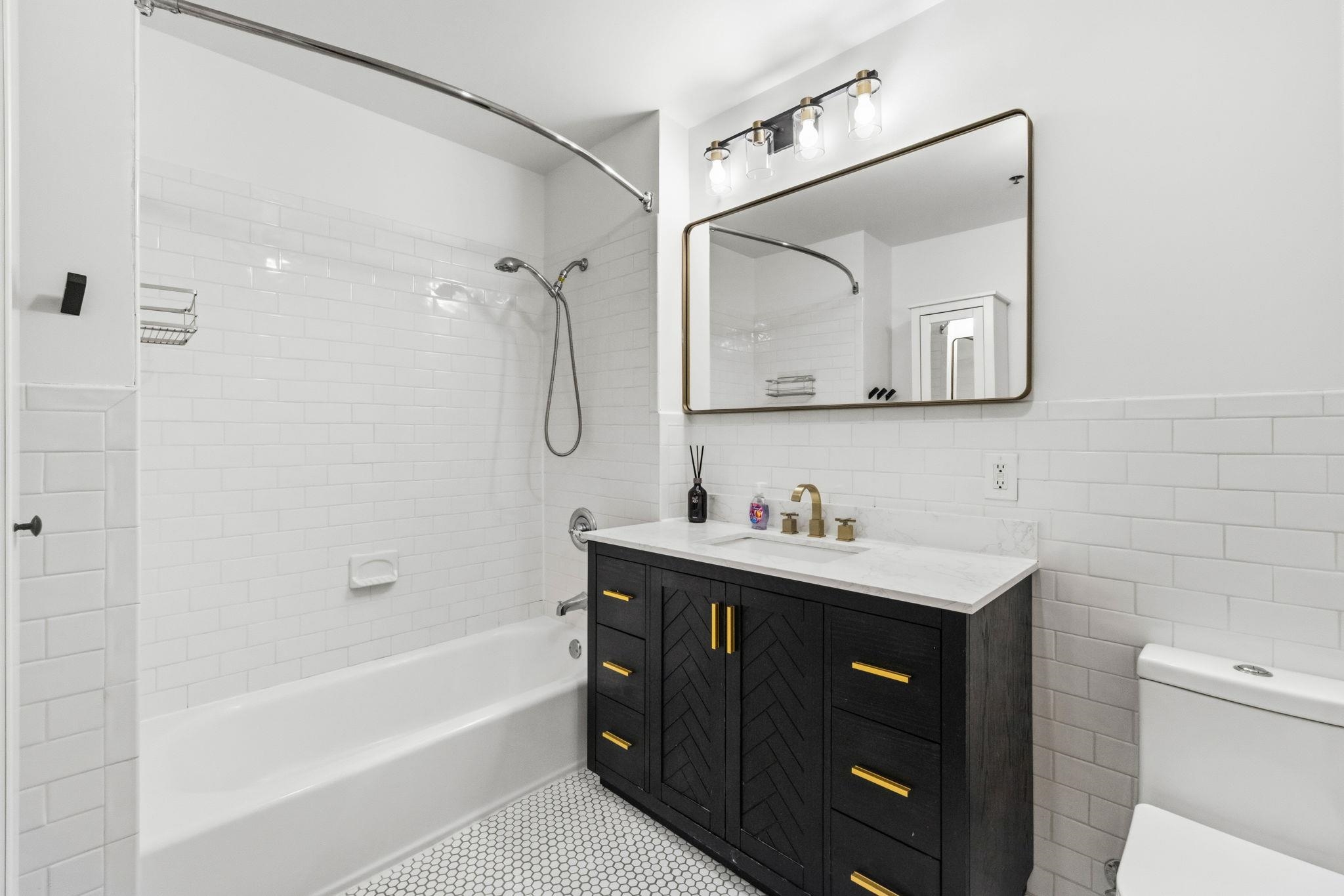 140 BAY ST Unit: 2C