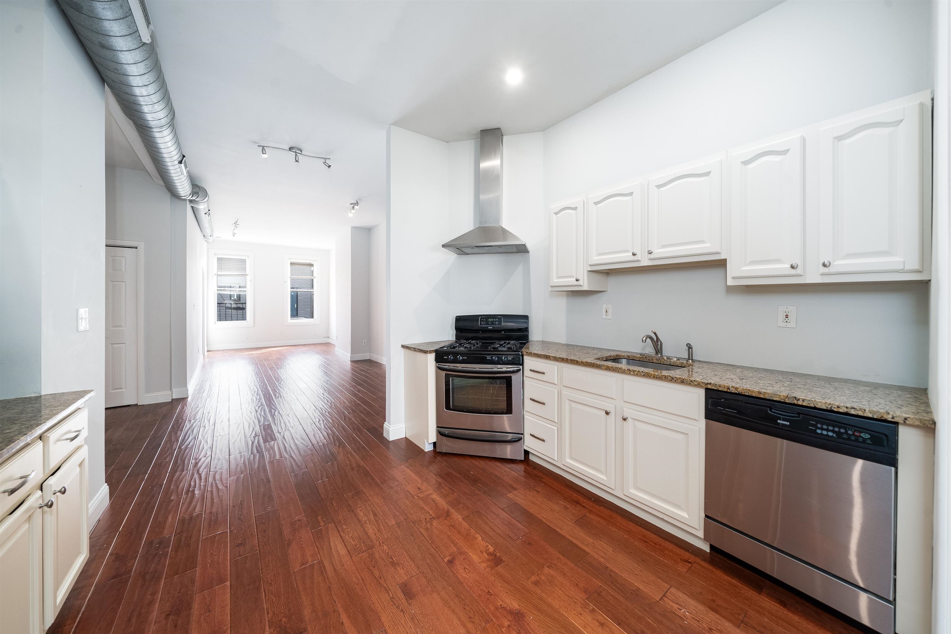 245 GRIFFITH ST Unit: 2