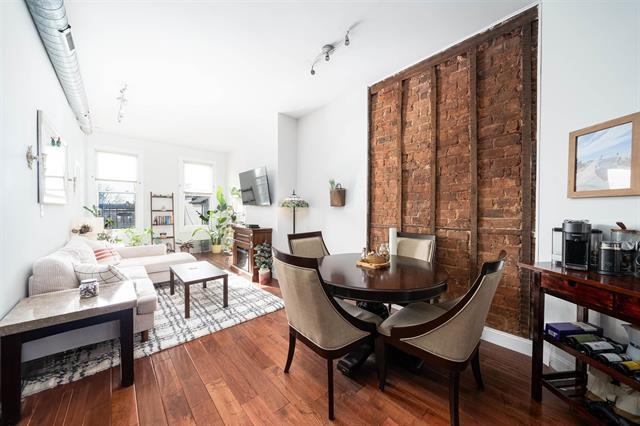 245 GRIFFITH ST Unit: 2