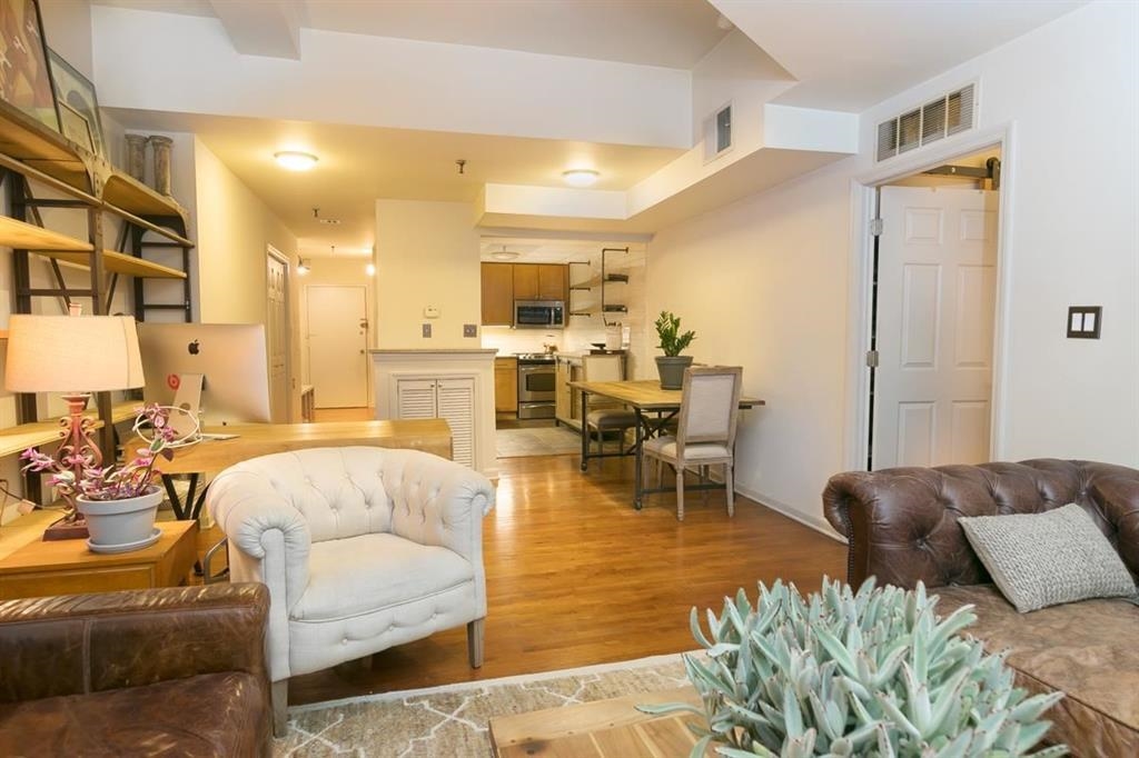 227 CHRISTOPHER COLUMBUS DR Unit: 131b
