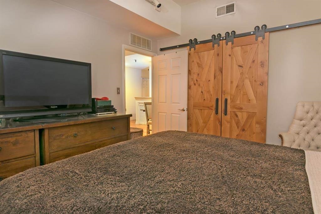 227 CHRISTOPHER COLUMBUS DR Unit: 131b