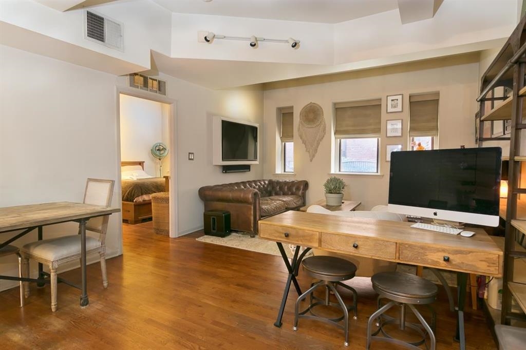 227 CHRISTOPHER COLUMBUS DR Unit: 131b