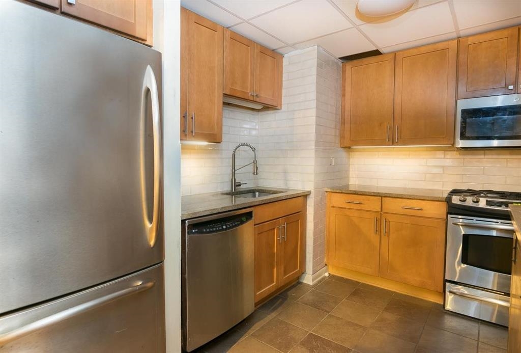 227 CHRISTOPHER COLUMBUS DR Unit: 131b