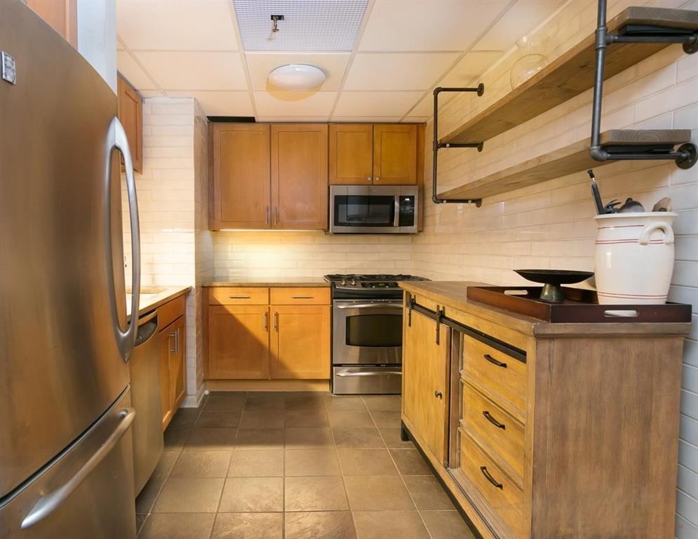 227 CHRISTOPHER COLUMBUS DR Unit: 131b