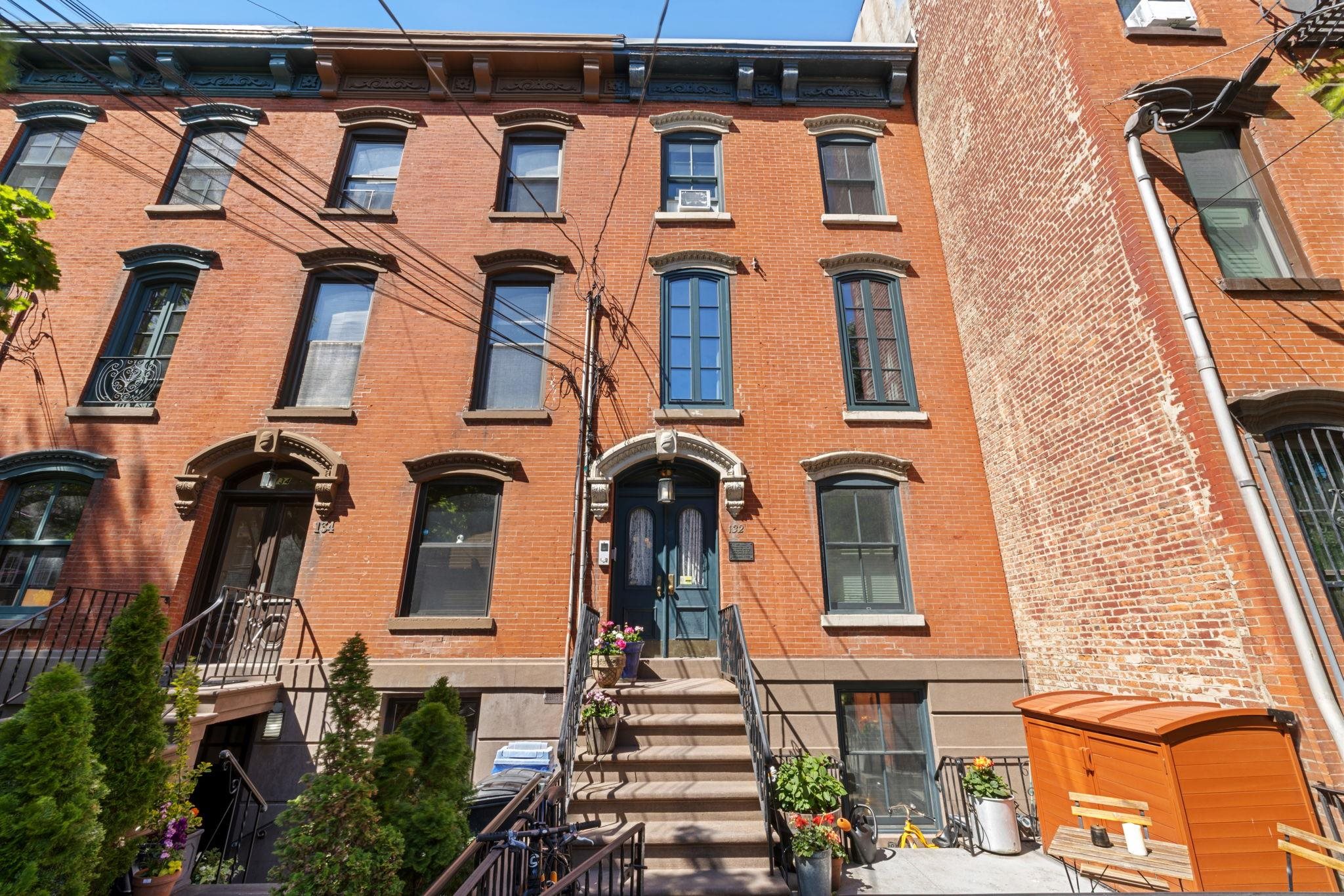 132 SUSSEX ST