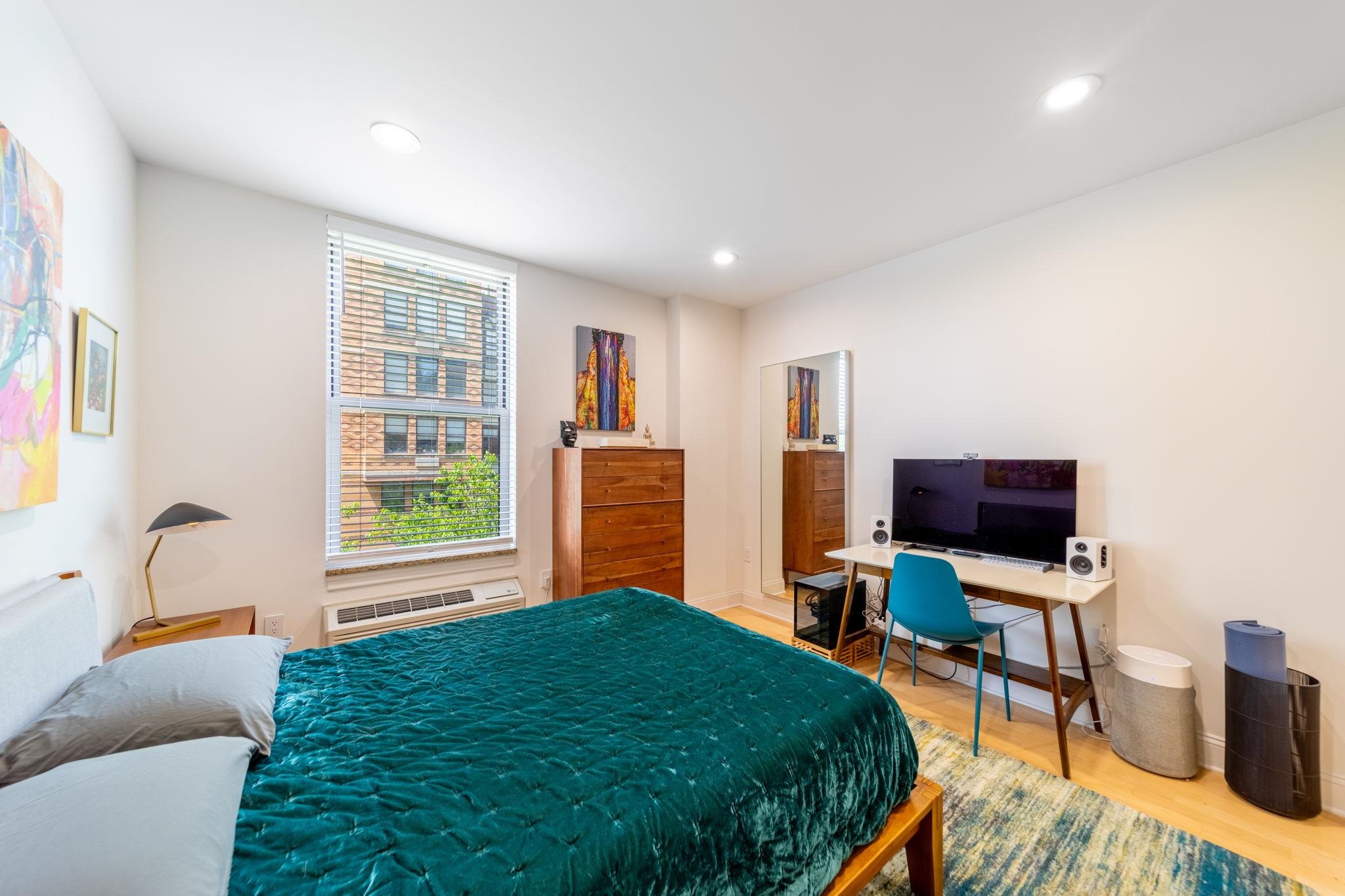10 REGENT ST Unit: 306