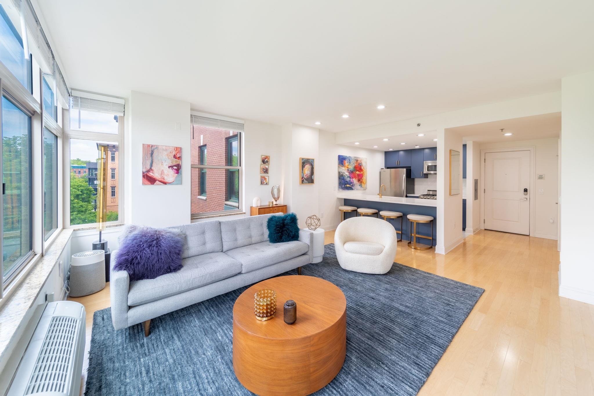 10 REGENT ST Unit: 306