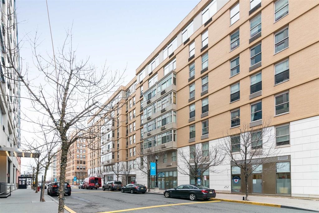 10 REGENT ST Unit: 306