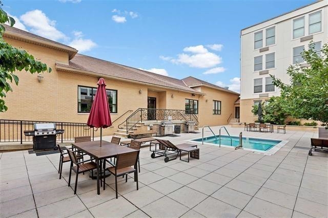 10 REGENT ST Unit: 306