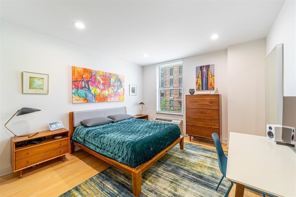 10 REGENT ST Unit: 306