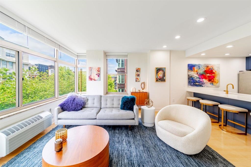 10 REGENT ST Unit: 306