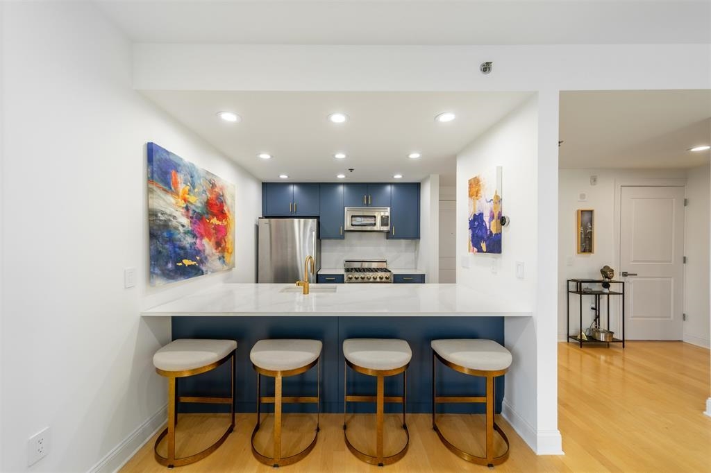 10 REGENT ST Unit: 306