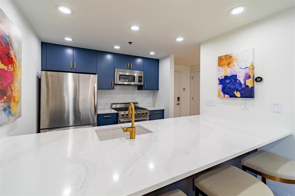 10 REGENT ST Unit: 306
