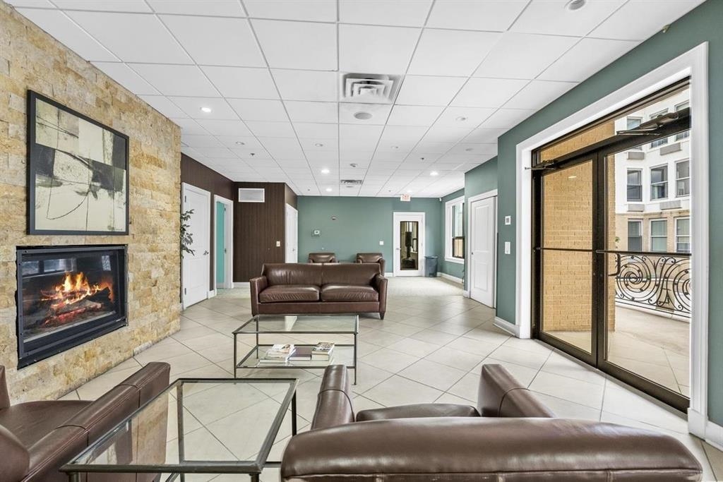 10 REGENT ST Unit: 306