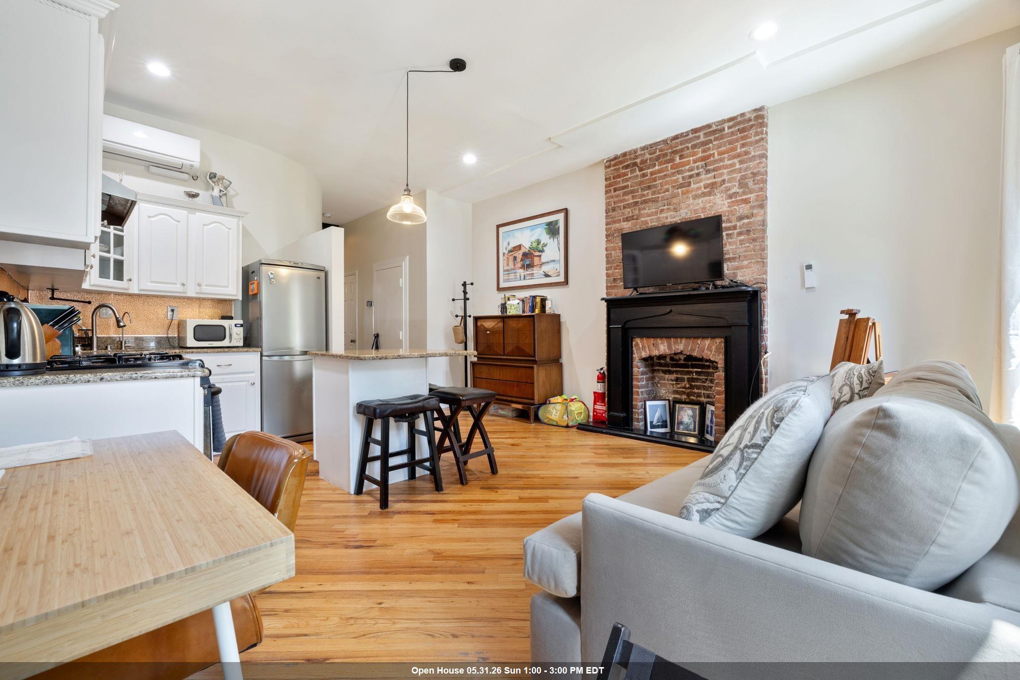 132 SUSSEX ST Unit: 2A