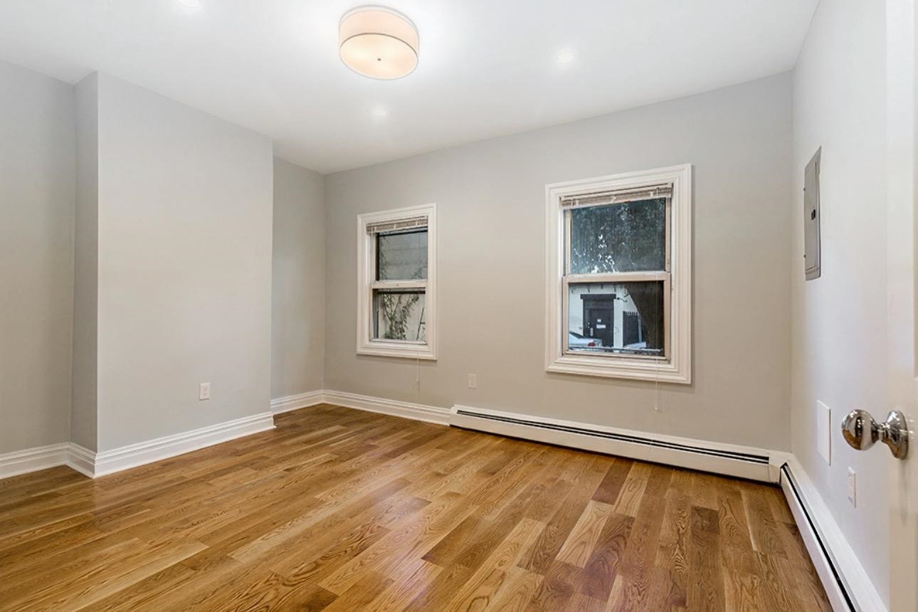 194 HOPKINS AVE