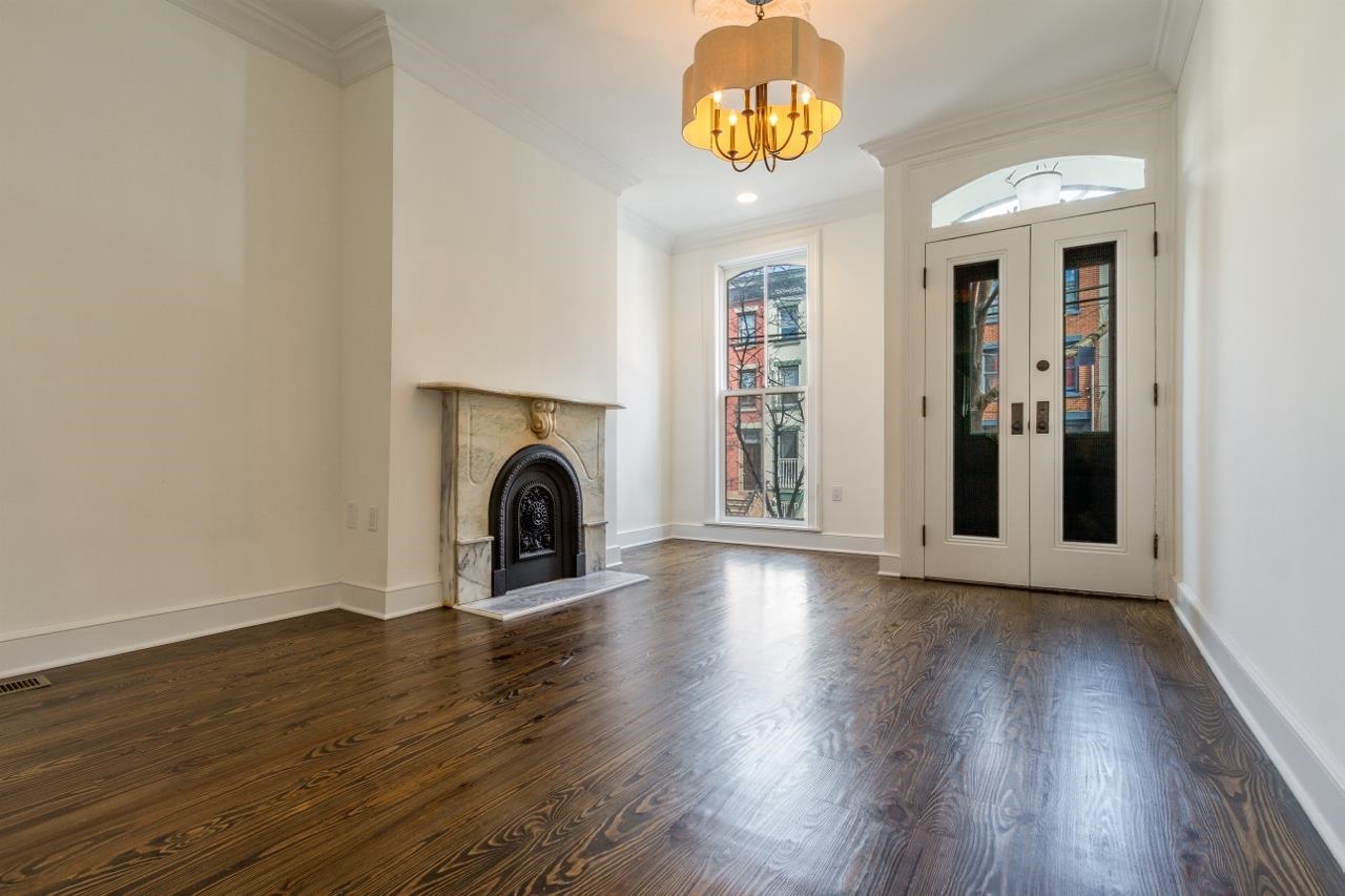 329.5 8TH ST