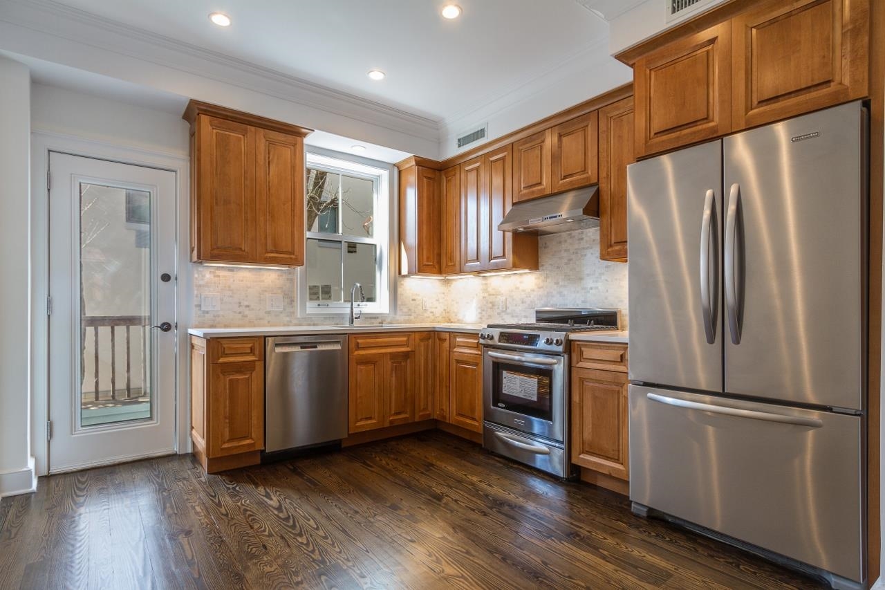 329.5 8TH ST