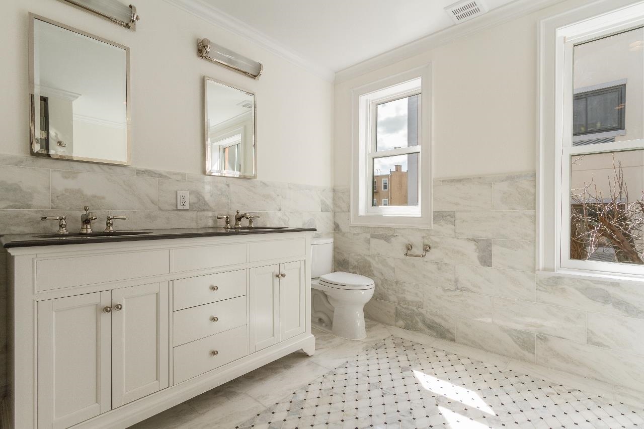 329.5 8TH ST