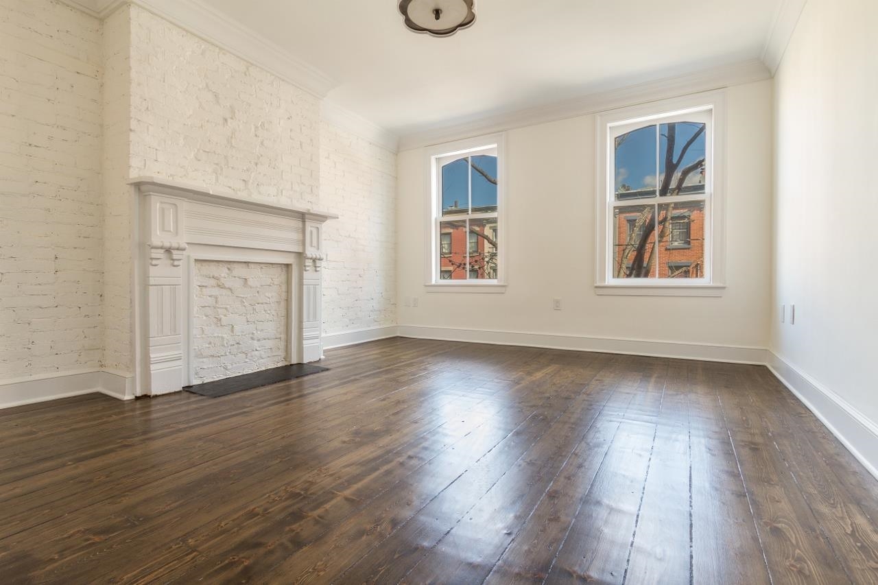 329.5 8TH ST