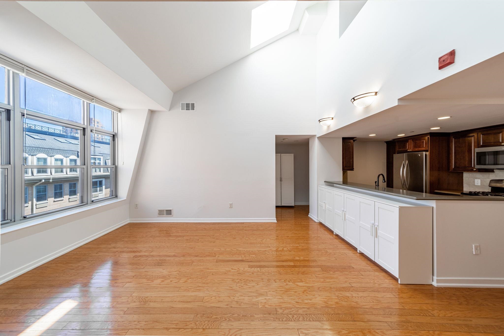 149 ESSEX ST Unit: 6L