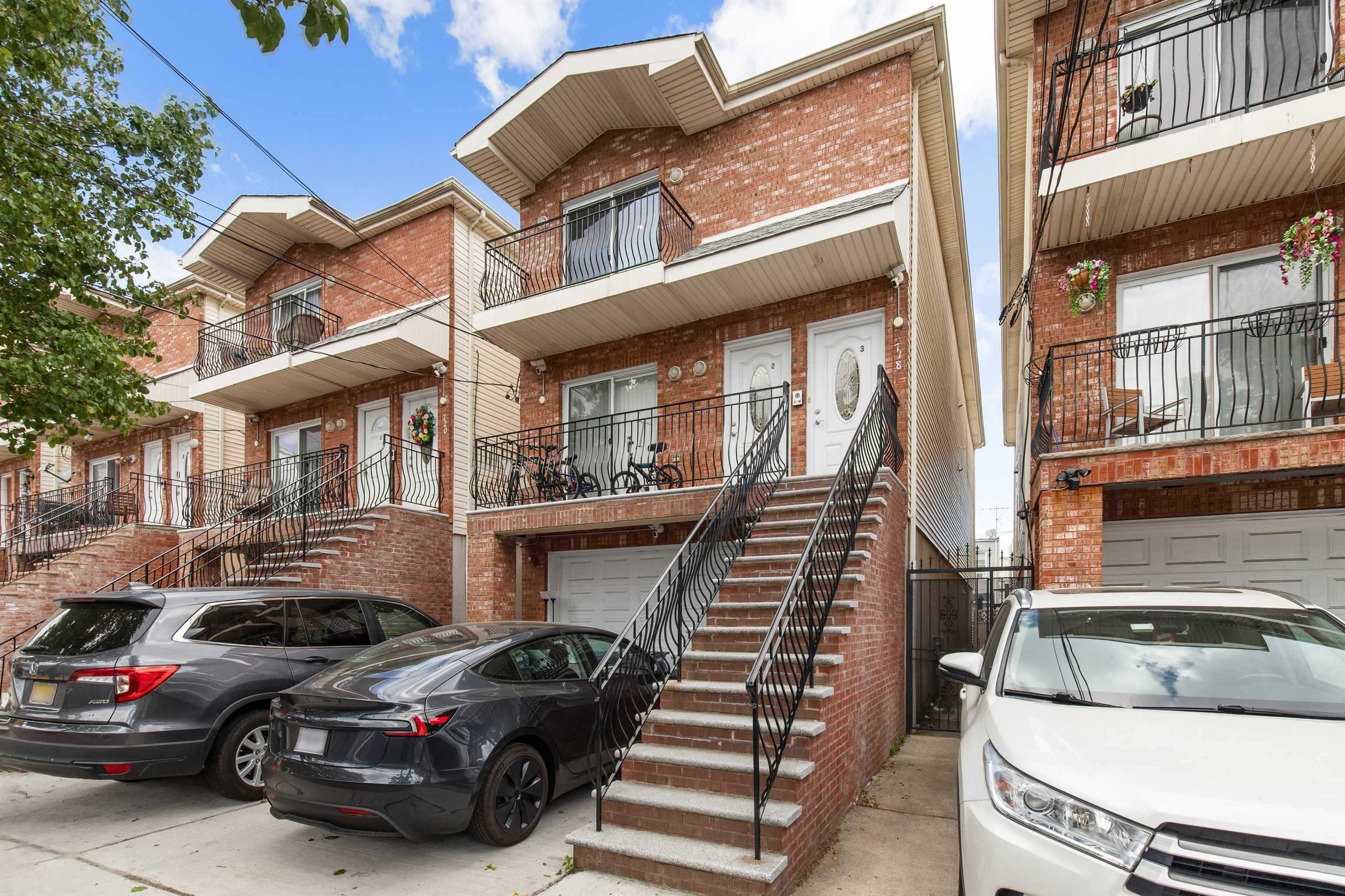 718 23RD ST Unit: 3