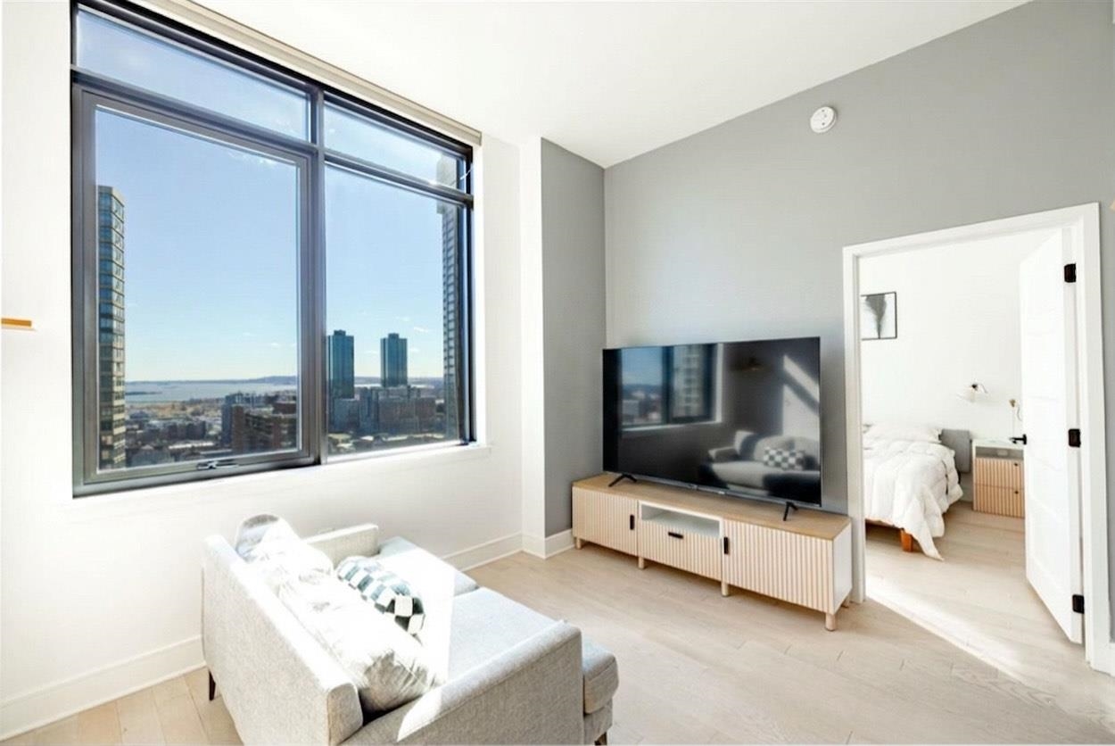 10 PROVOST ST Unit: 2507