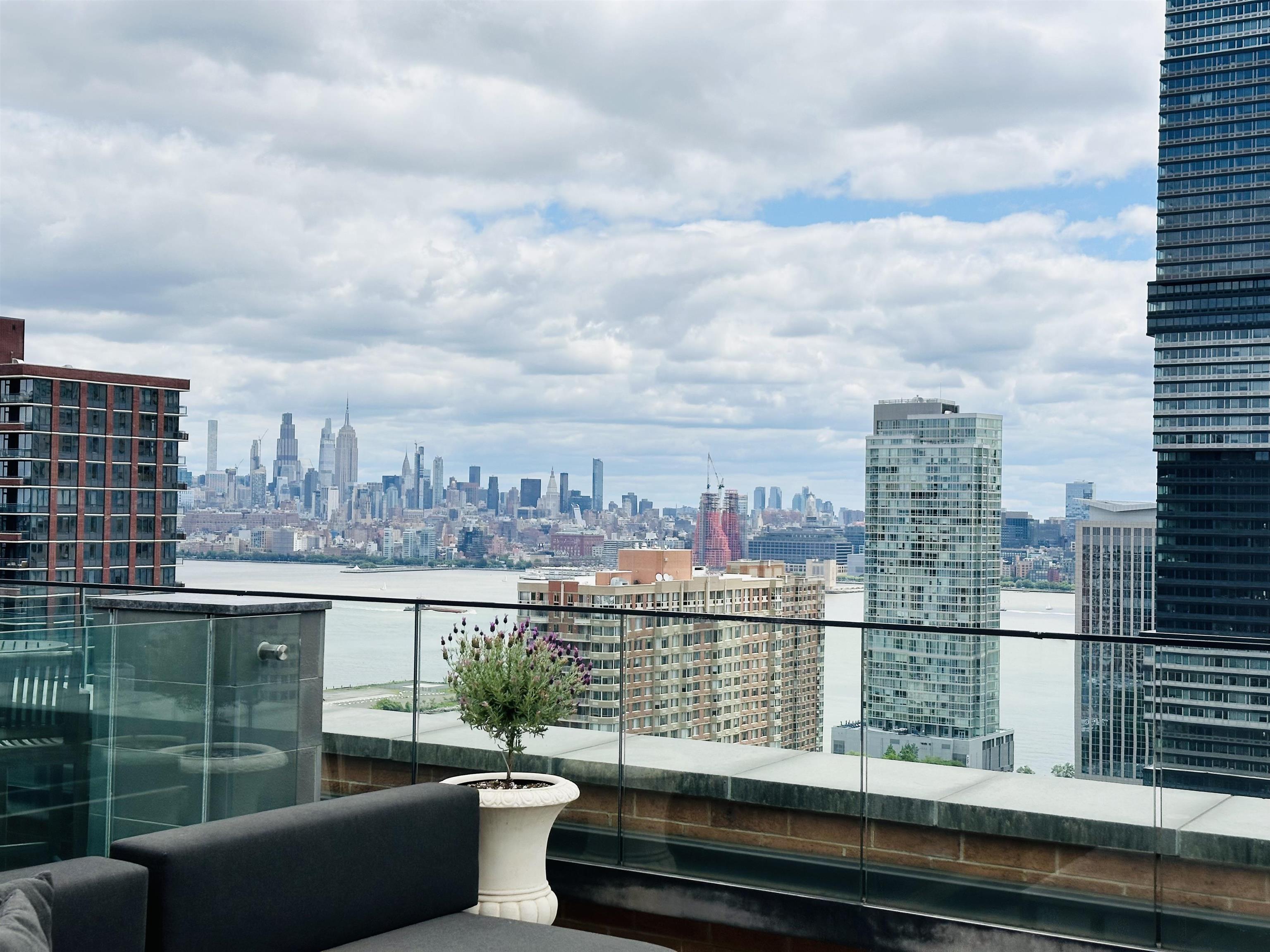 10 PROVOST ST Unit: 2507