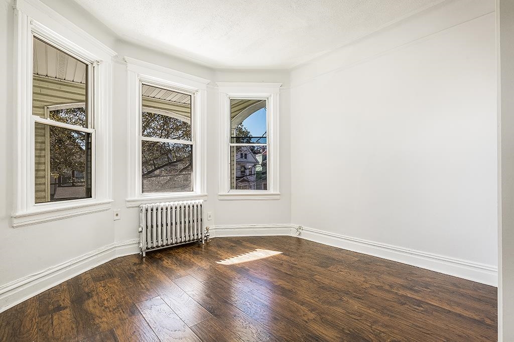 10 DWIGHT ST