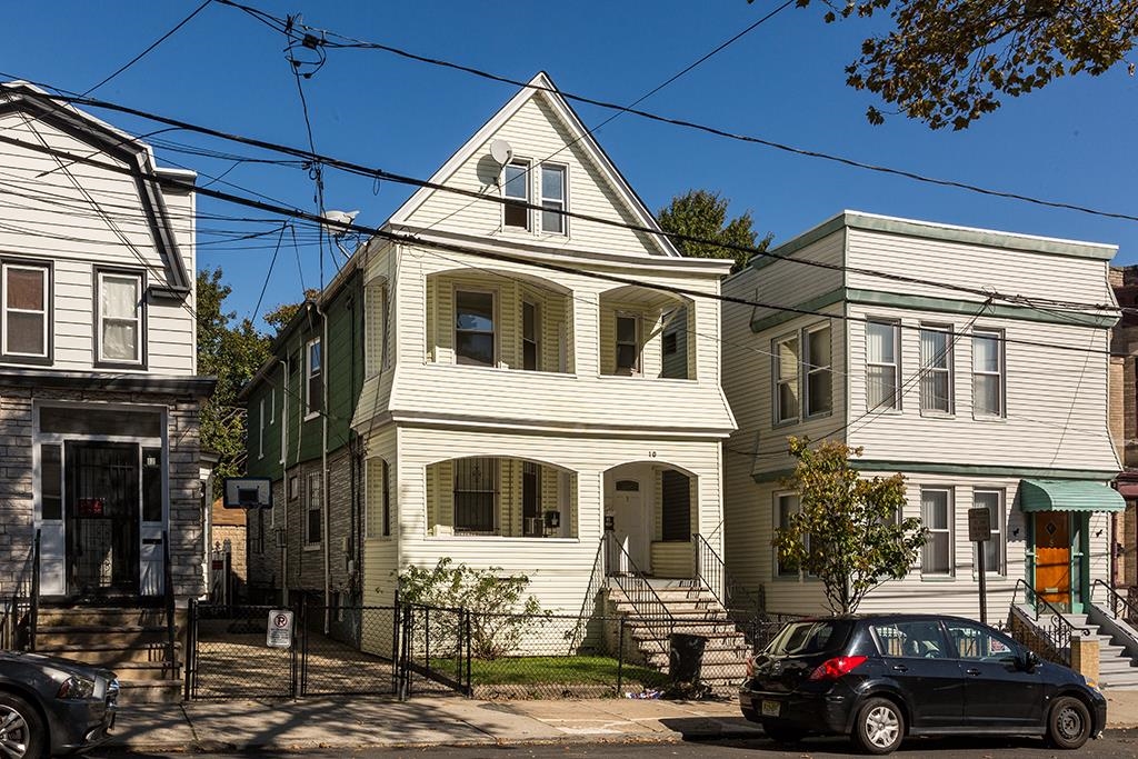 10 DWIGHT ST