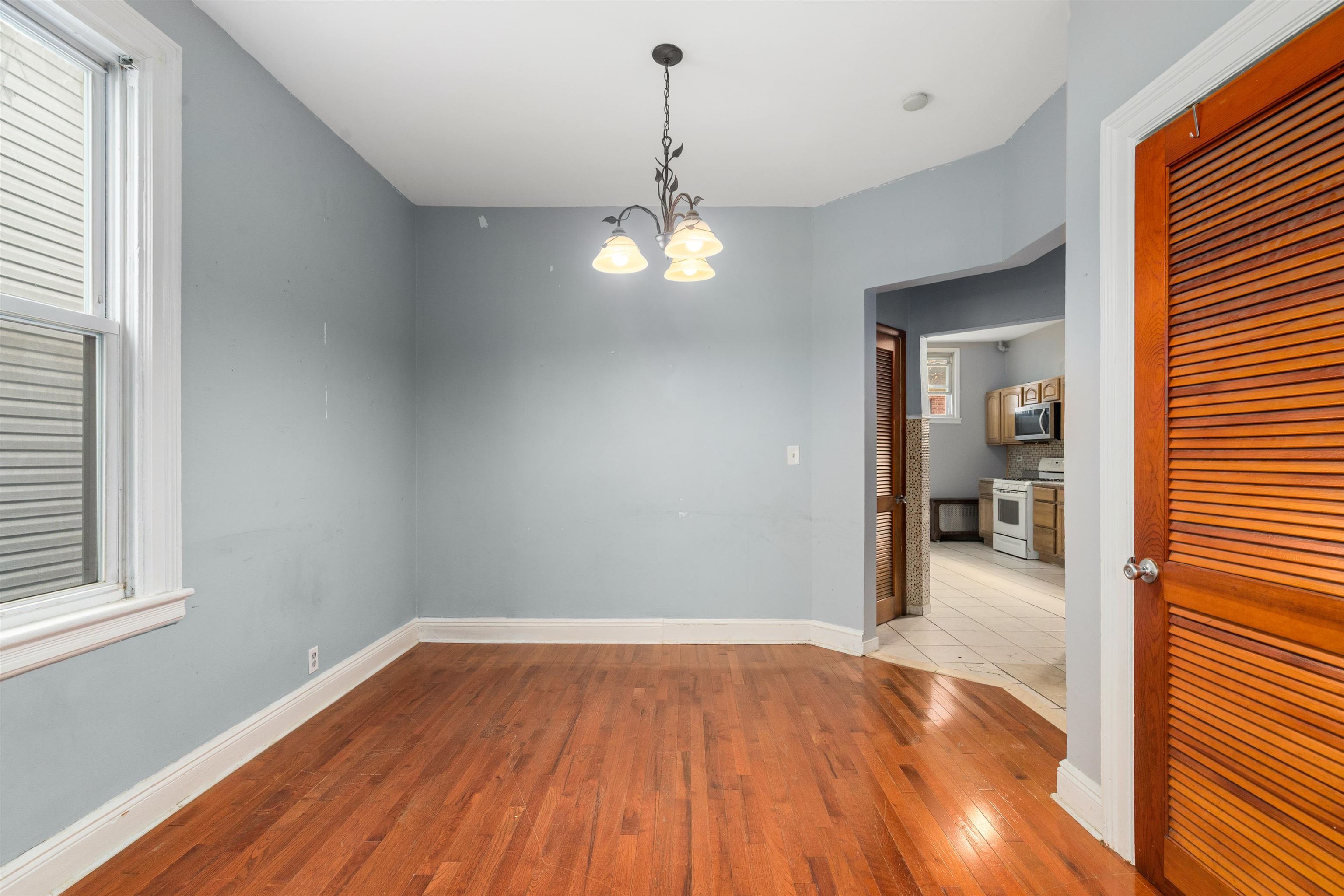 21 49TH ST Unit: 1
