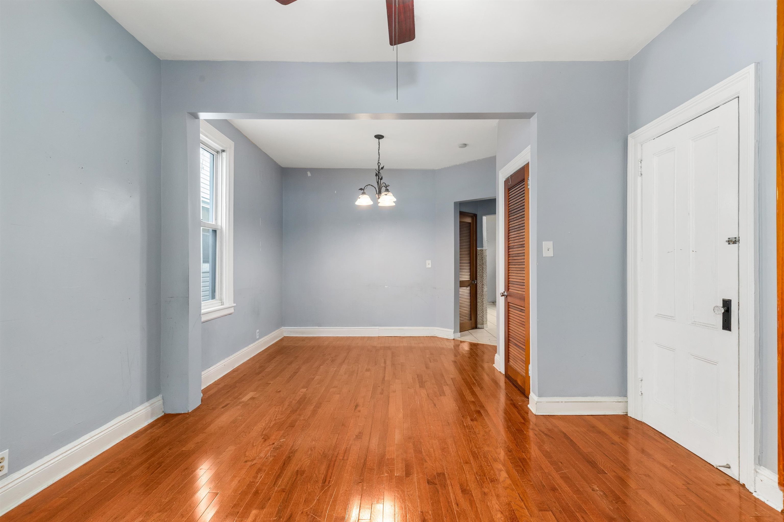 21 49TH ST Unit: 1