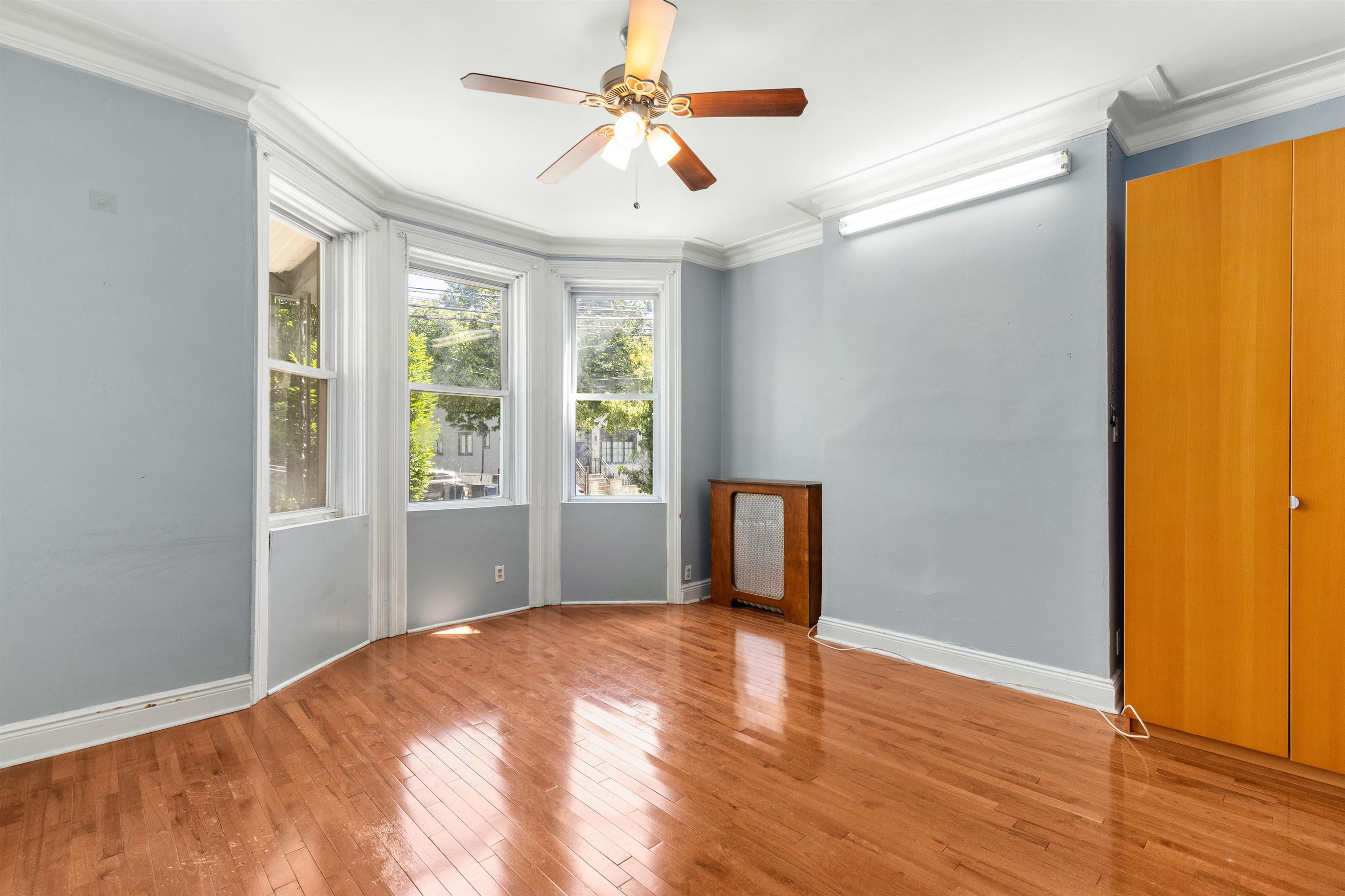 21 49TH ST Unit: 1