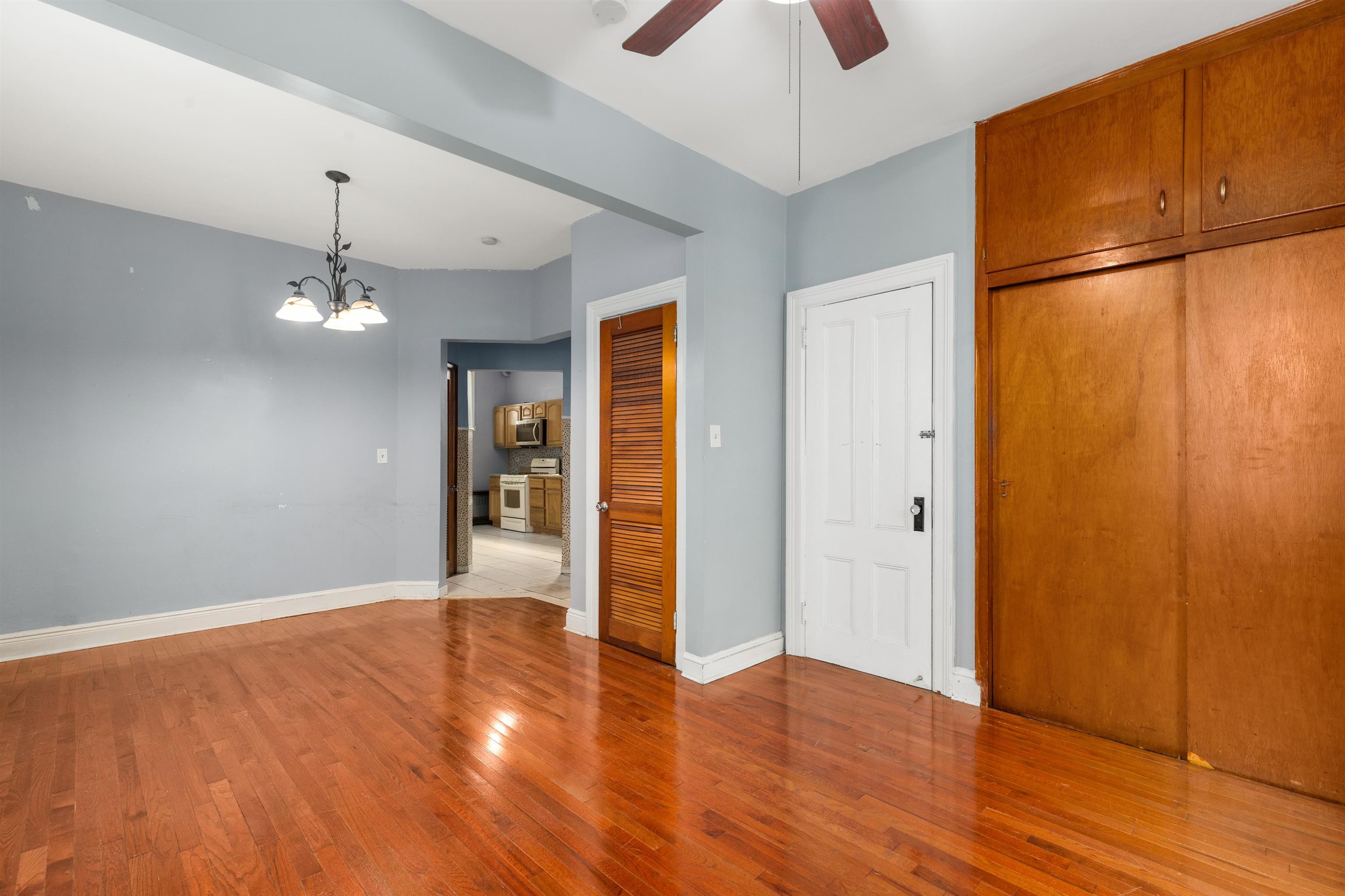 21 49TH ST Unit: 1