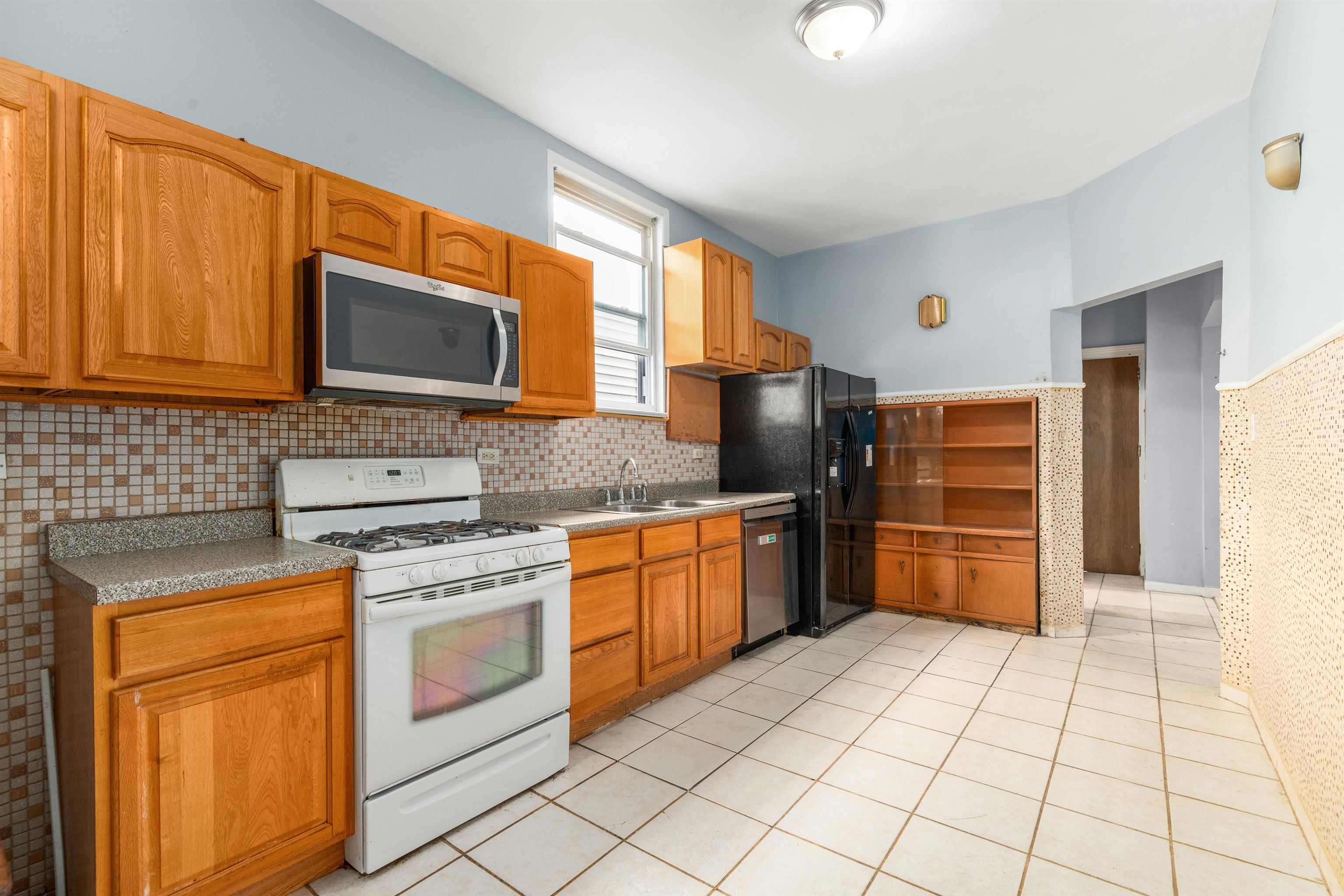 21 49TH ST Unit: 1