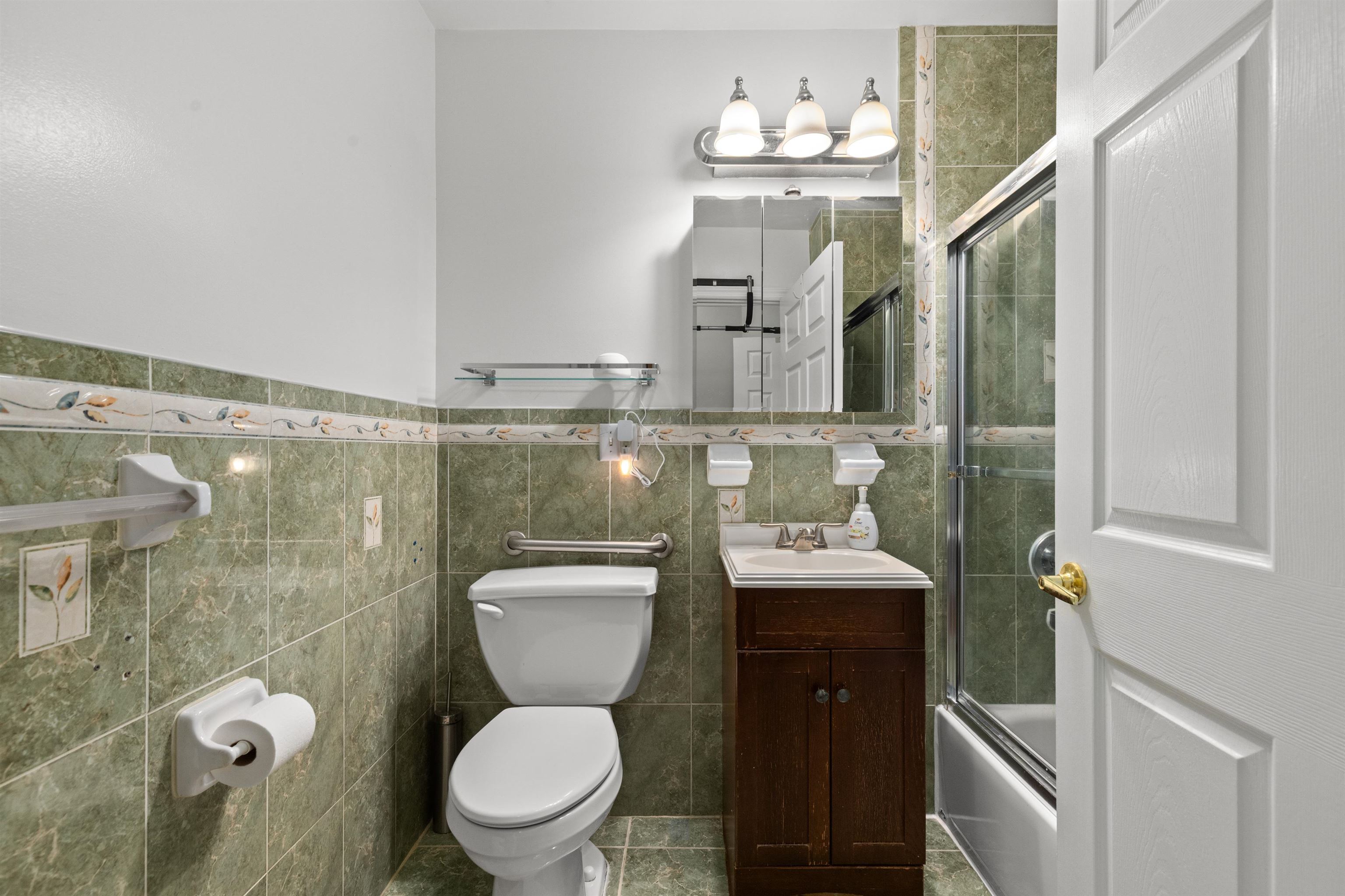 207 OGDEN AVE Unit: 1L