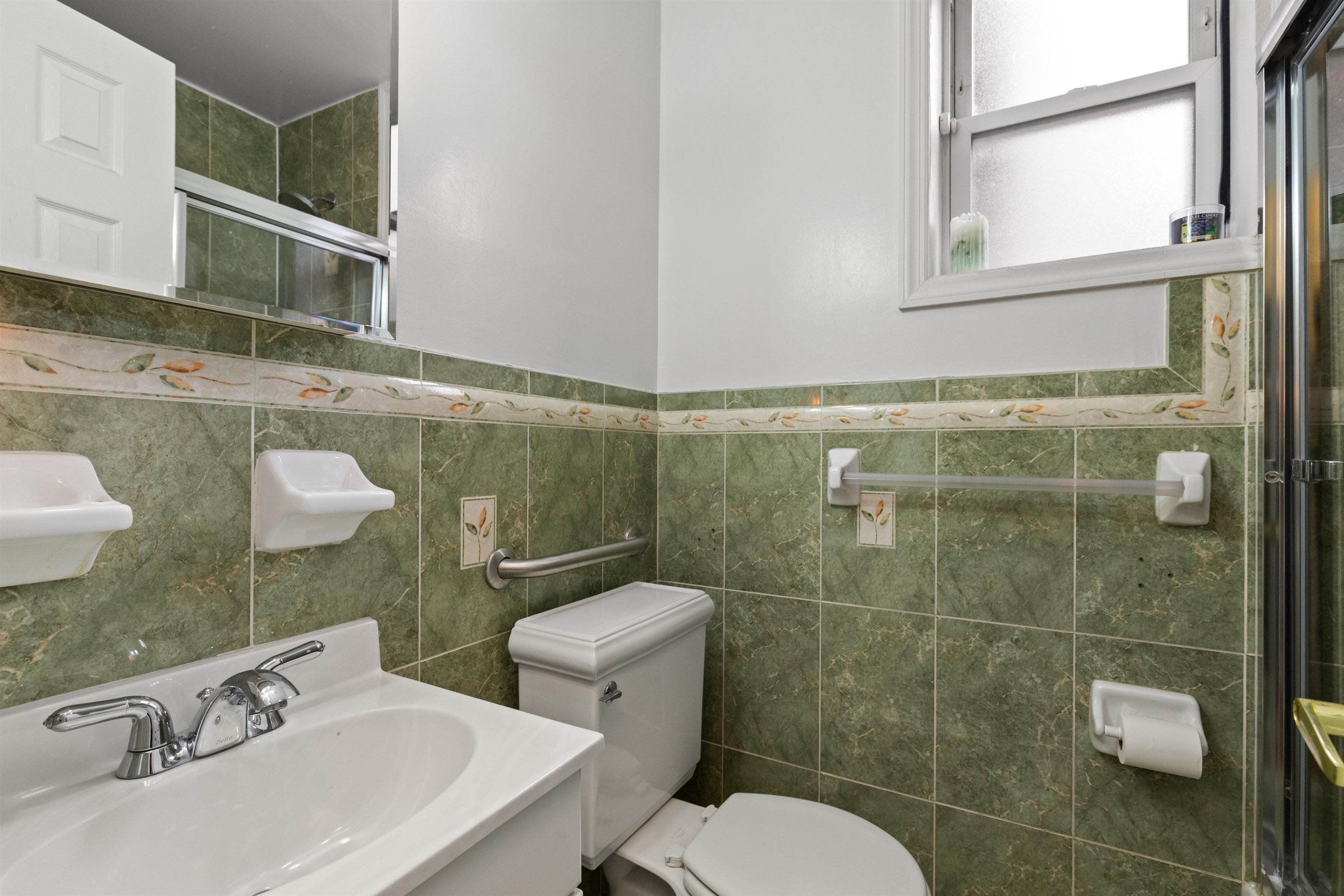 207 OGDEN AVE Unit: 1L