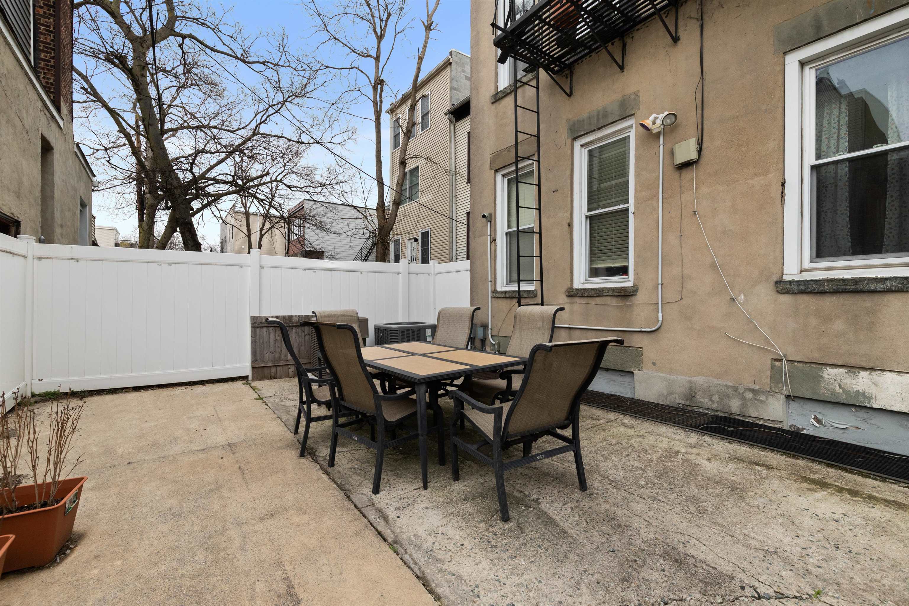 207 OGDEN AVE Unit: 1L