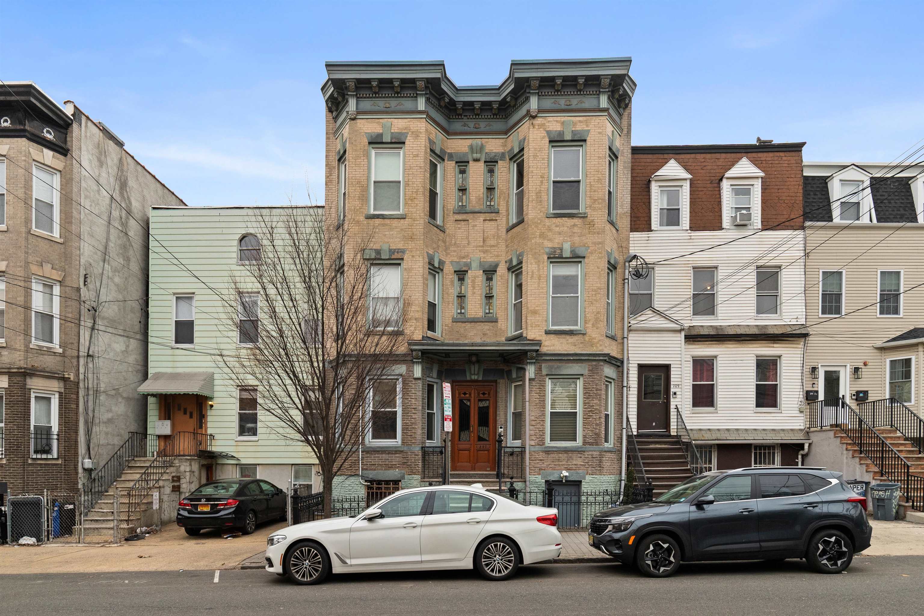 207 OGDEN AVE Unit: 1L