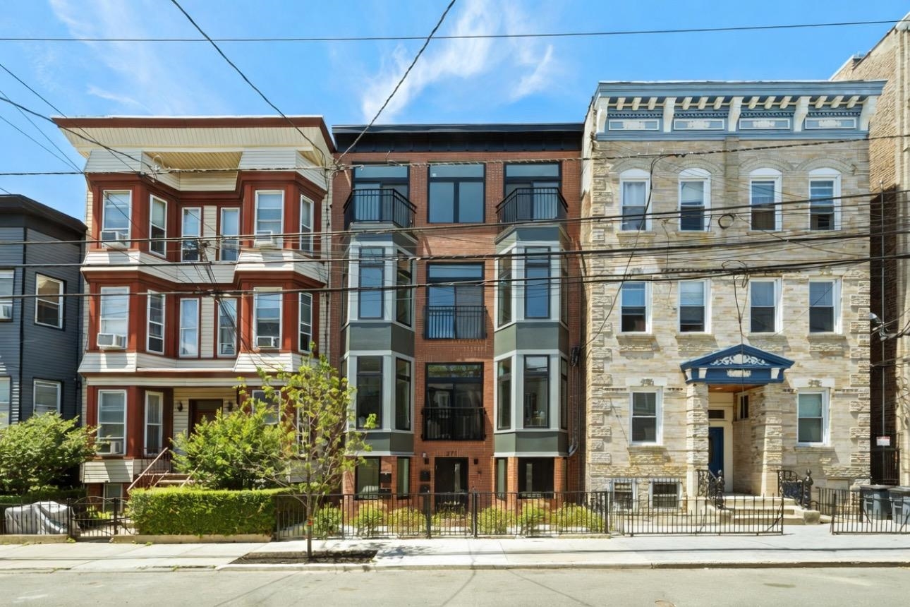 271 WEBSTER AVE Unit: 2