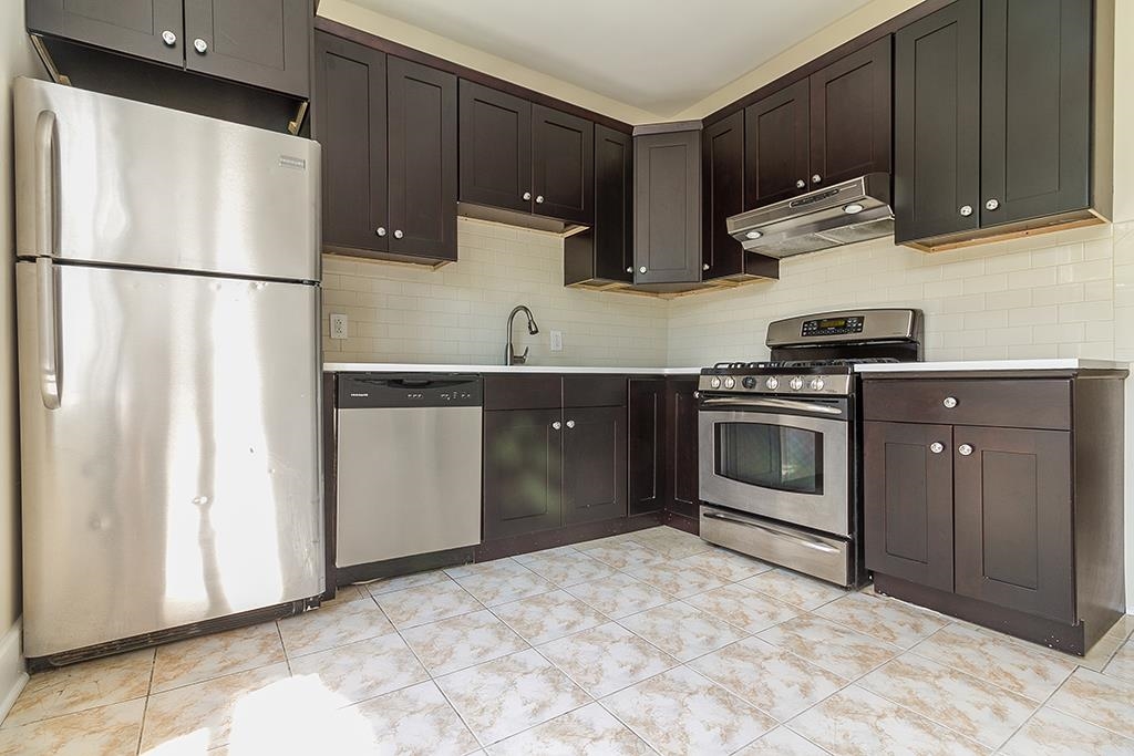 124 WEST 54TH ST