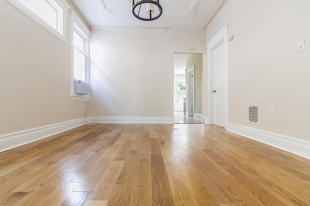 124 WEST 54TH ST