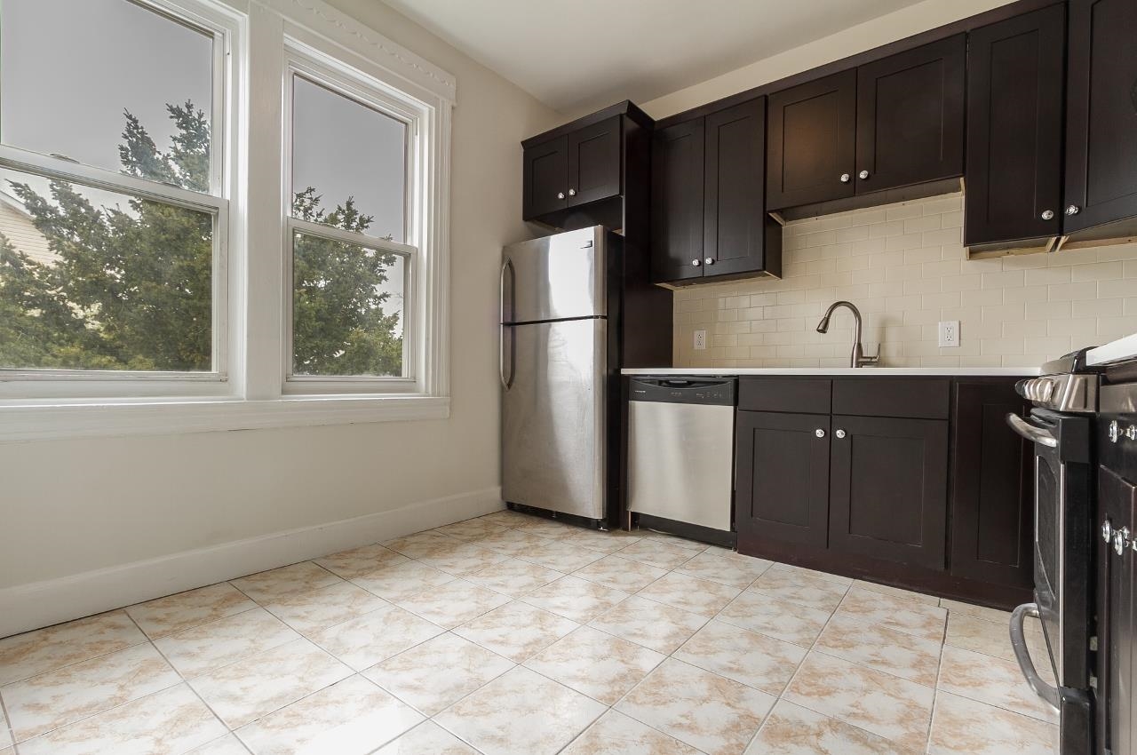 124 WEST 54TH ST