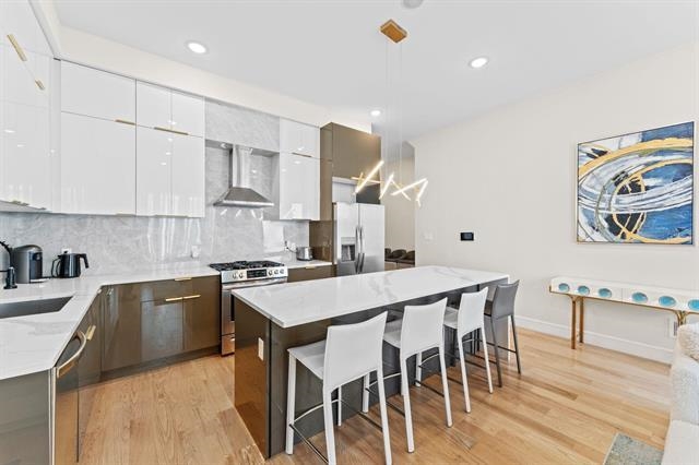 93 PEARSALL AVE