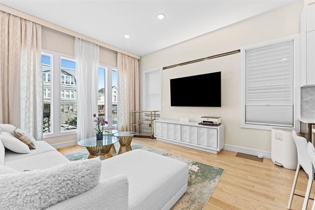 93 PEARSALL AVE