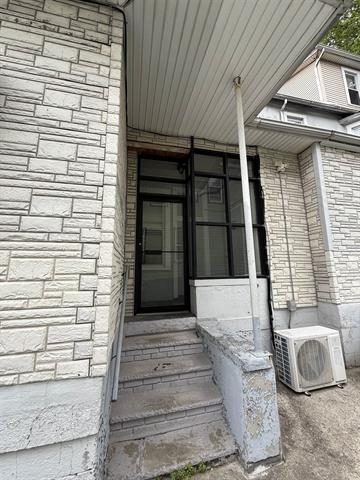 4616 BROADWAY