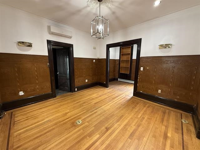 4616 BROADWAY