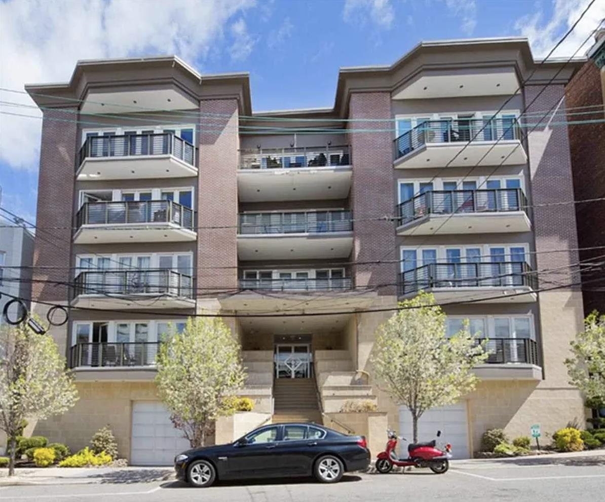 34 48TH ST Unit: 3C