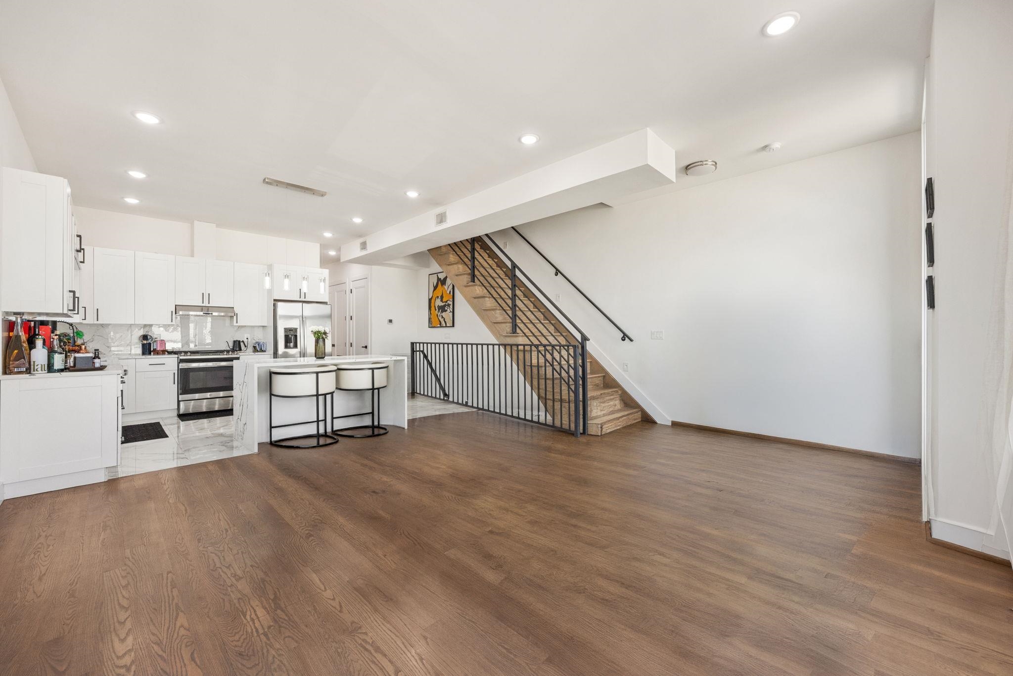 121 PROSPECT ST Unit: 2R
